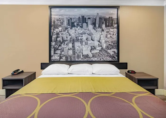Super 8 By Wyndham North Hollywood