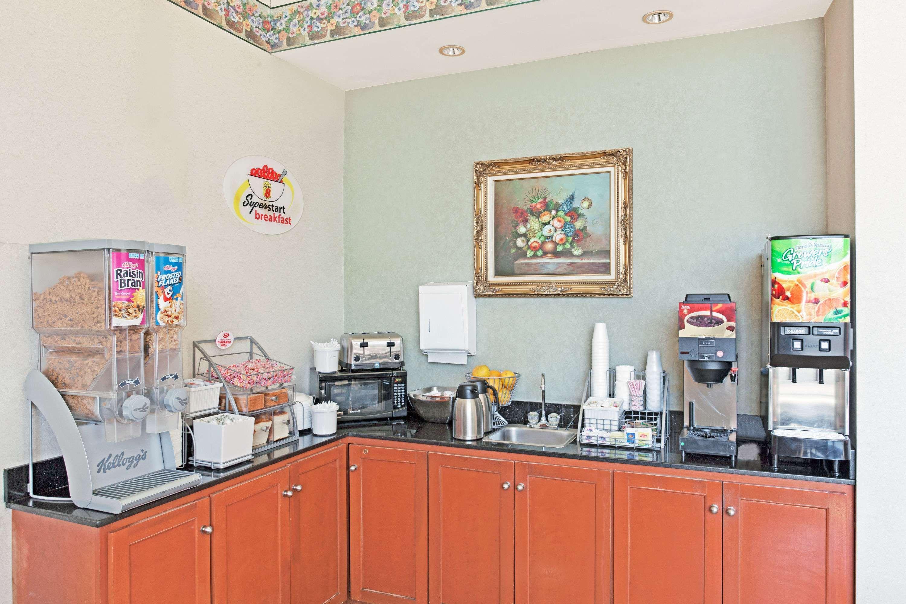 Super 8 By Wyndham North Hollywood Motel Los Angeles