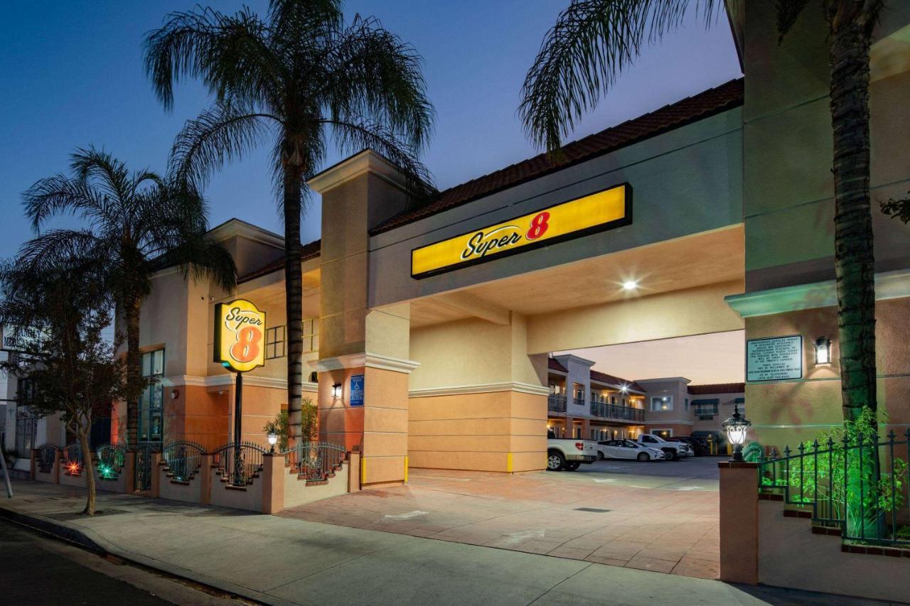 Super 8 By Wyndham North Hollywood Motel