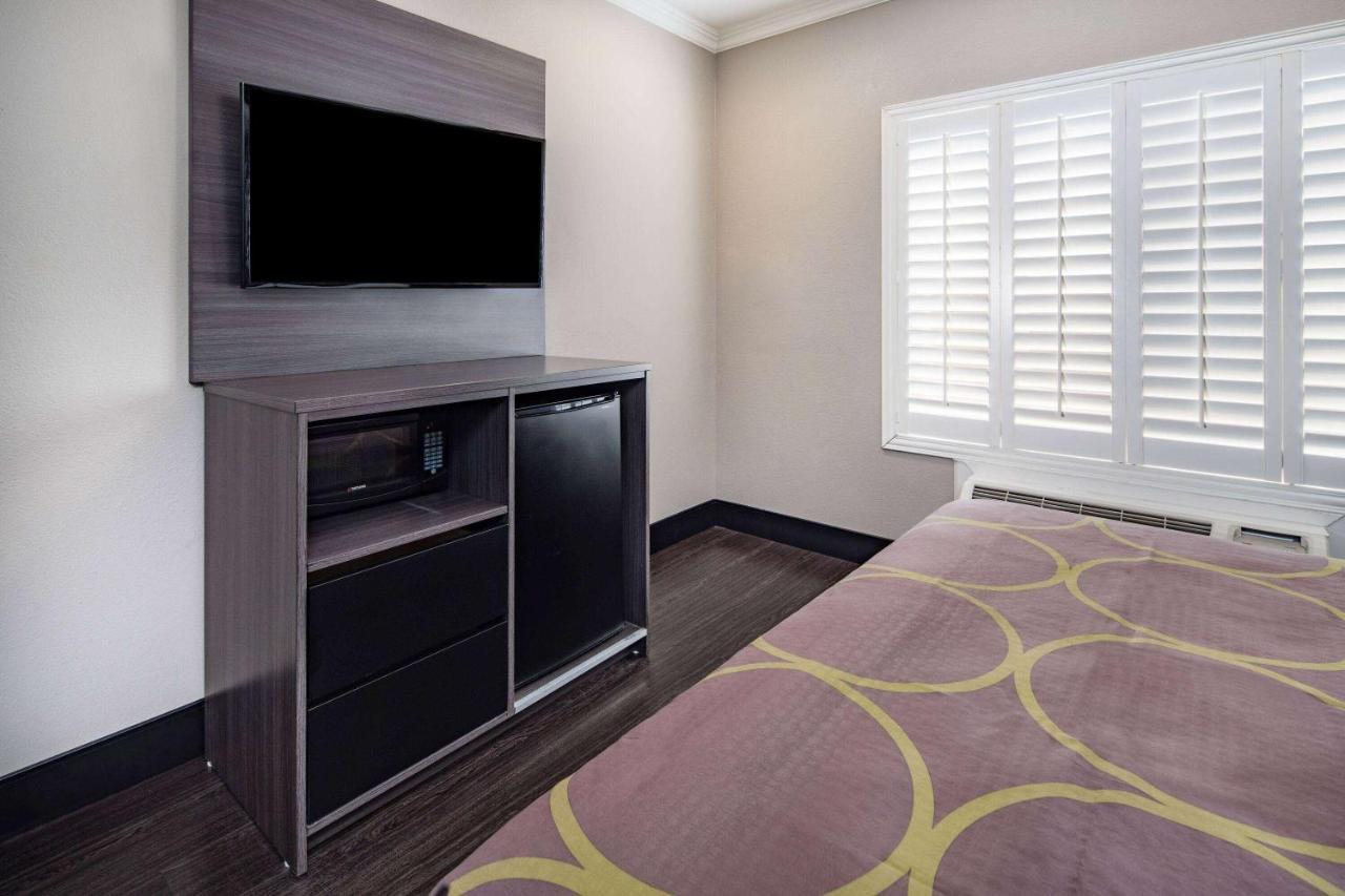 Motel Super 8 By Wyndham North Hollywood 2*