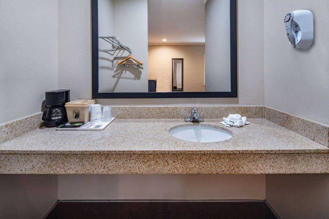 Super 8 By Wyndham North Hollywood Motel 2*