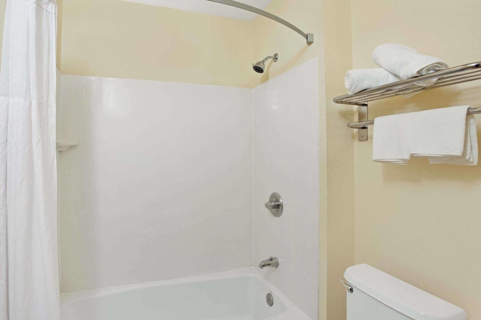 Super 8 By Wyndham North Hollywood Motel 2*