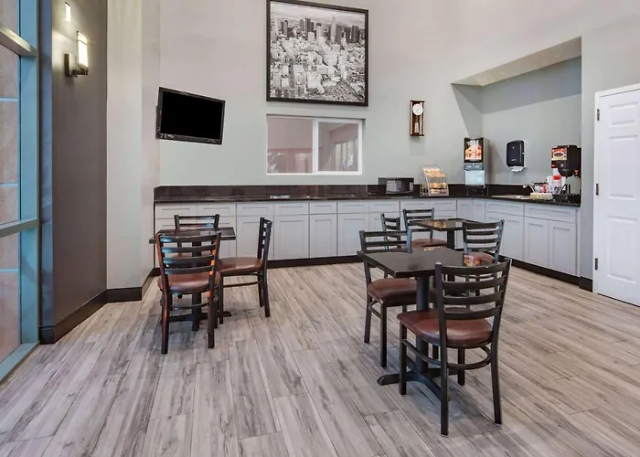 Super 8 By Wyndham North Hollywood